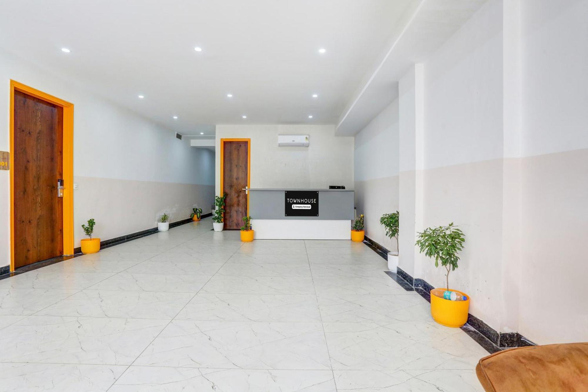 Hotel Super Townhouse Sector 69 Gurgaon Exterior foto